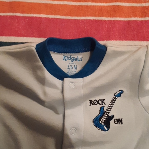 Boys 3-6 month button down footed romper - Picture 2 of 4